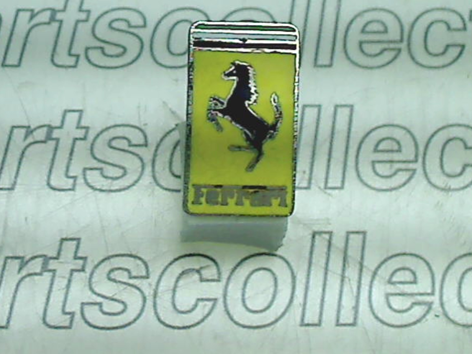 DISTINTIVO FERRARI PER SPECCHIO RETROVISORE 